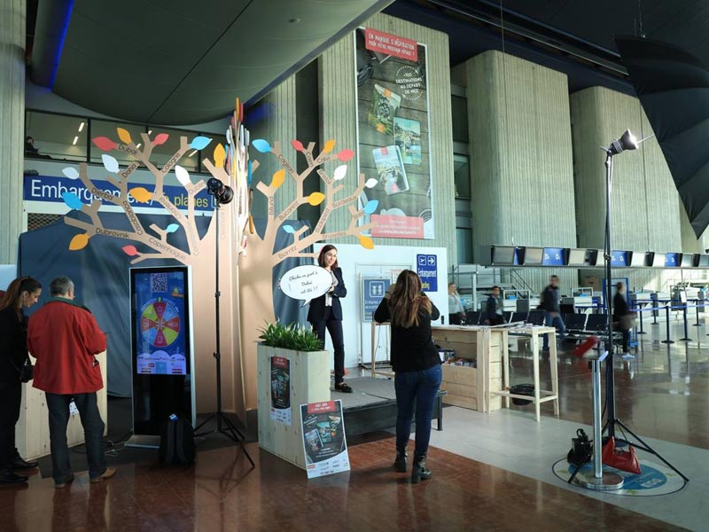 Campagne d'habillage du terminal 2 réalisée pour l'aéroport de Nice côte d'Azur en Mars 2017